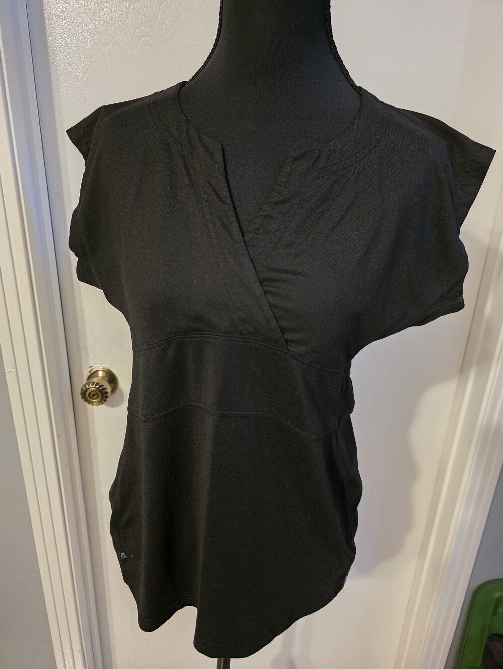 The North Face Black Cap-Sleeve V-Neck Active Tee